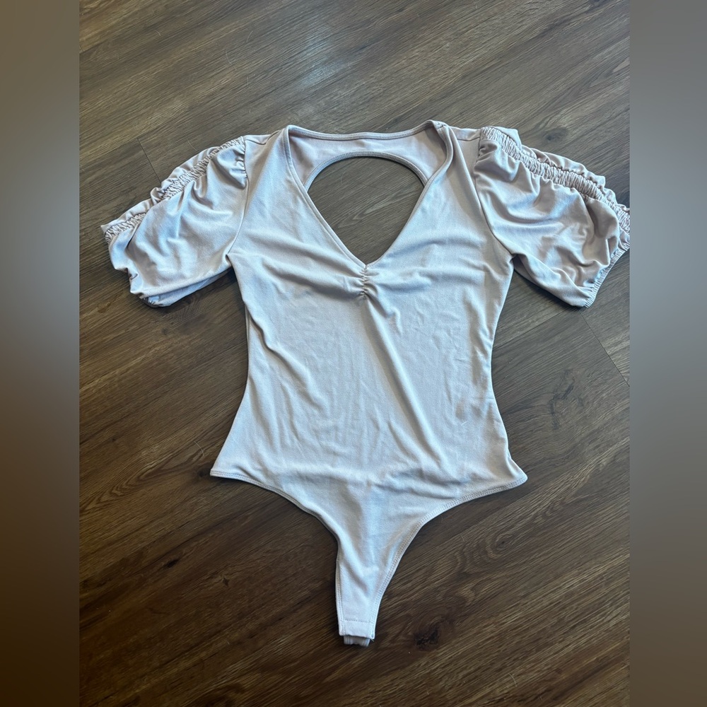 GUESS body suit with ruched sleeves and cut-out back 
Size medium